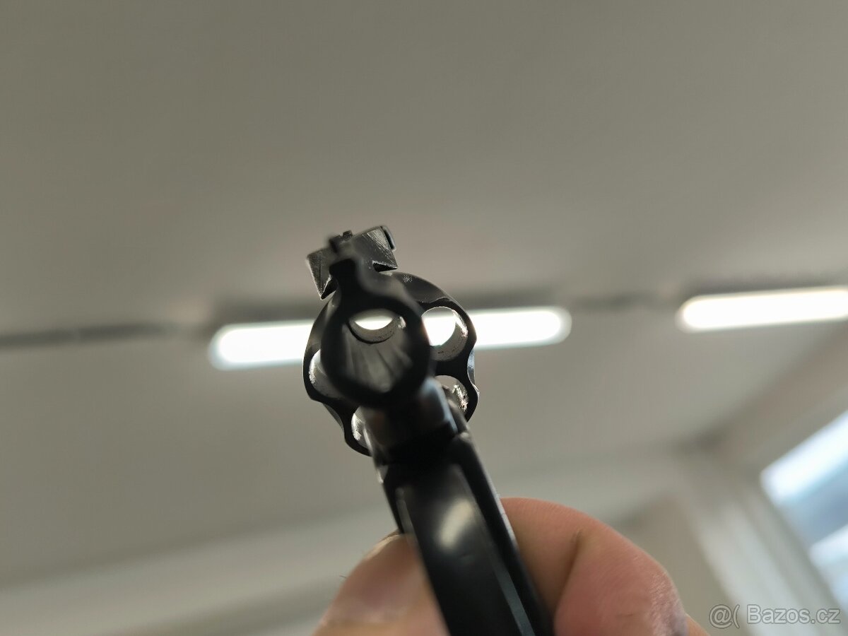 Historický revolver Smith & Wesson DA.32sw - 7