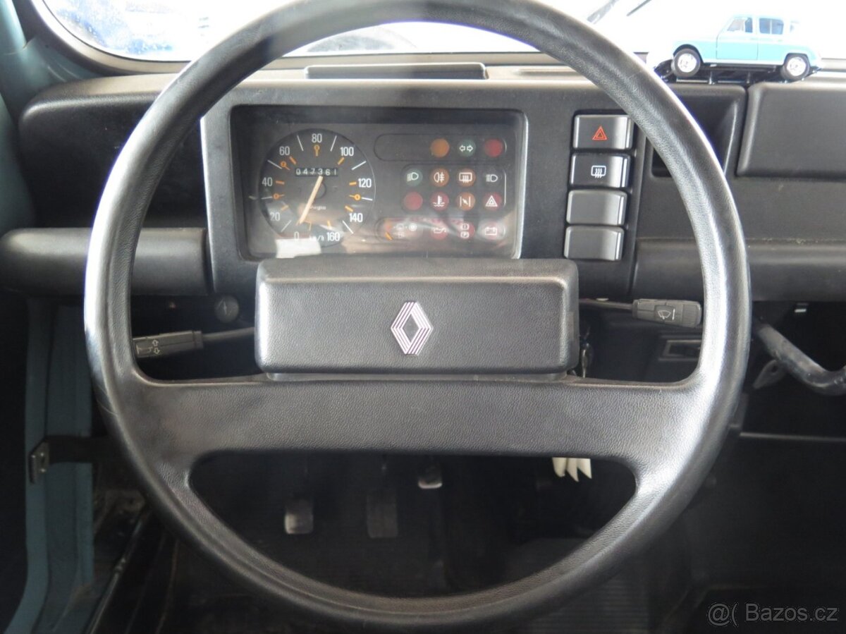 Renault R4 TL - 7