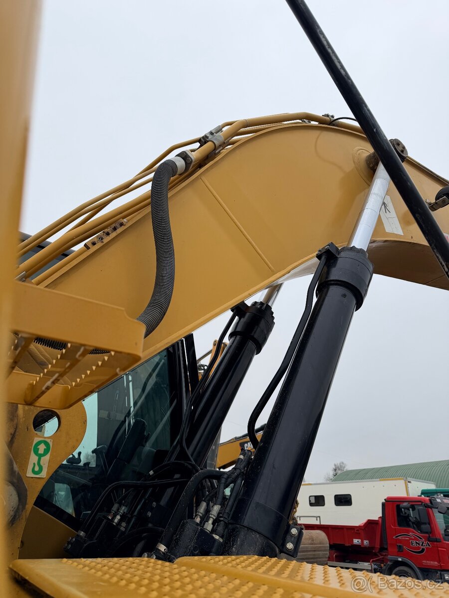 Pásové rýpadlo/bager Caterpillar 329D 30t - 7