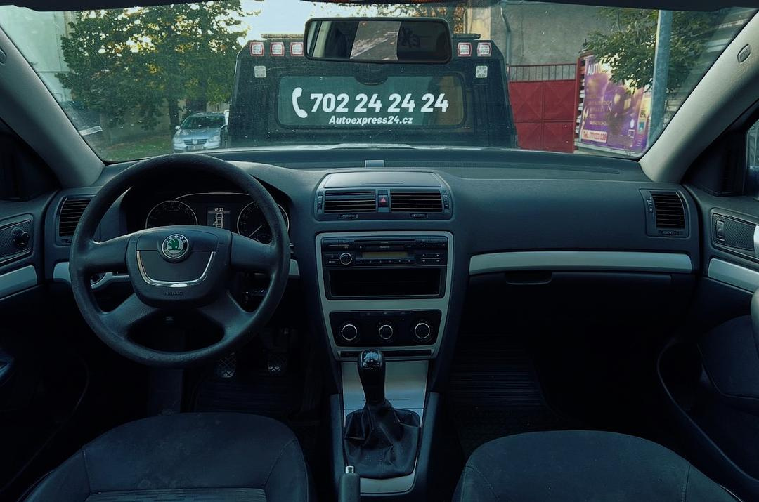 Vůz na díly Škoda Octavia 2 sedan facelift 2010 CAY LHW LA7W - 7