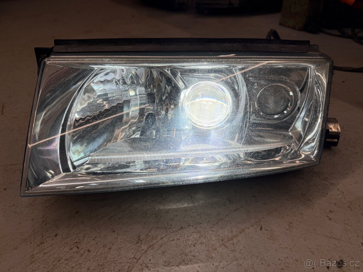 Xenon svetlomet Skoda Octavia 1 - 7