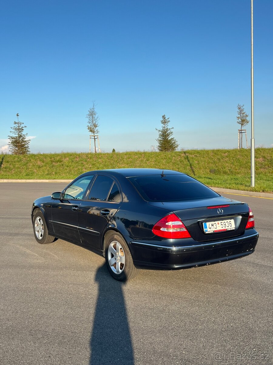 Mercedes-Benz W211 - 7