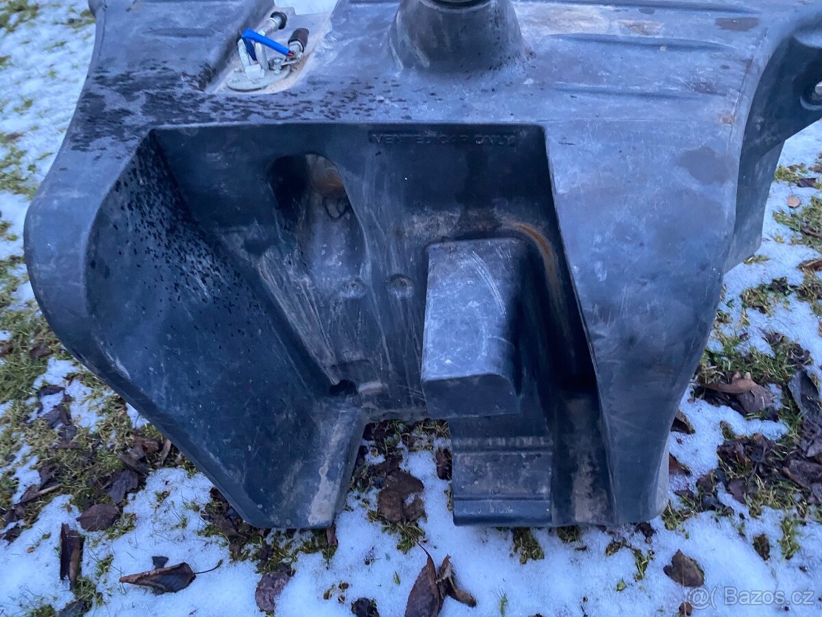 Nádrž na traktorbagr JCB 3CX a 4CX - 7
