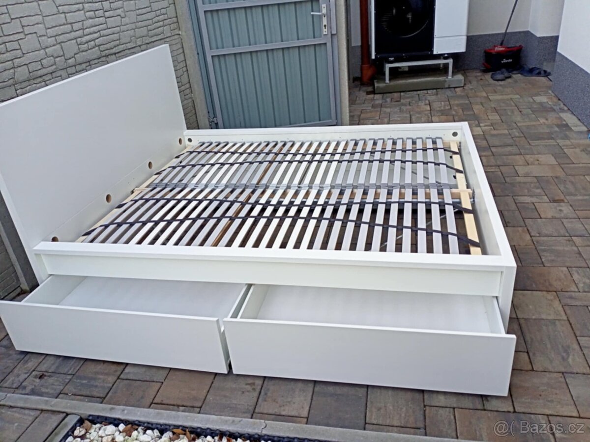 Prodám manželskou postel IKEA 180cm x 200cm - 7