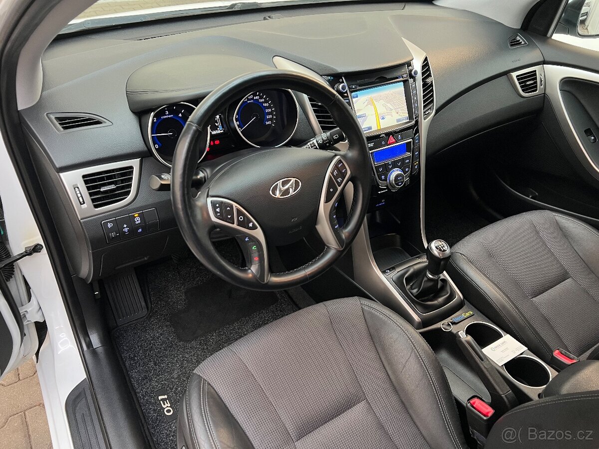 Hyundai i30 combi 1.6 CRDi,100 kW,manual,Style,AC,1maj,DPH - 7
