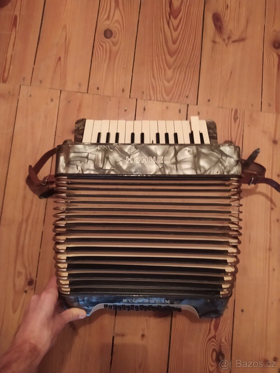 Akordeon/Tahací harmonika Hohner, Student IV - 7