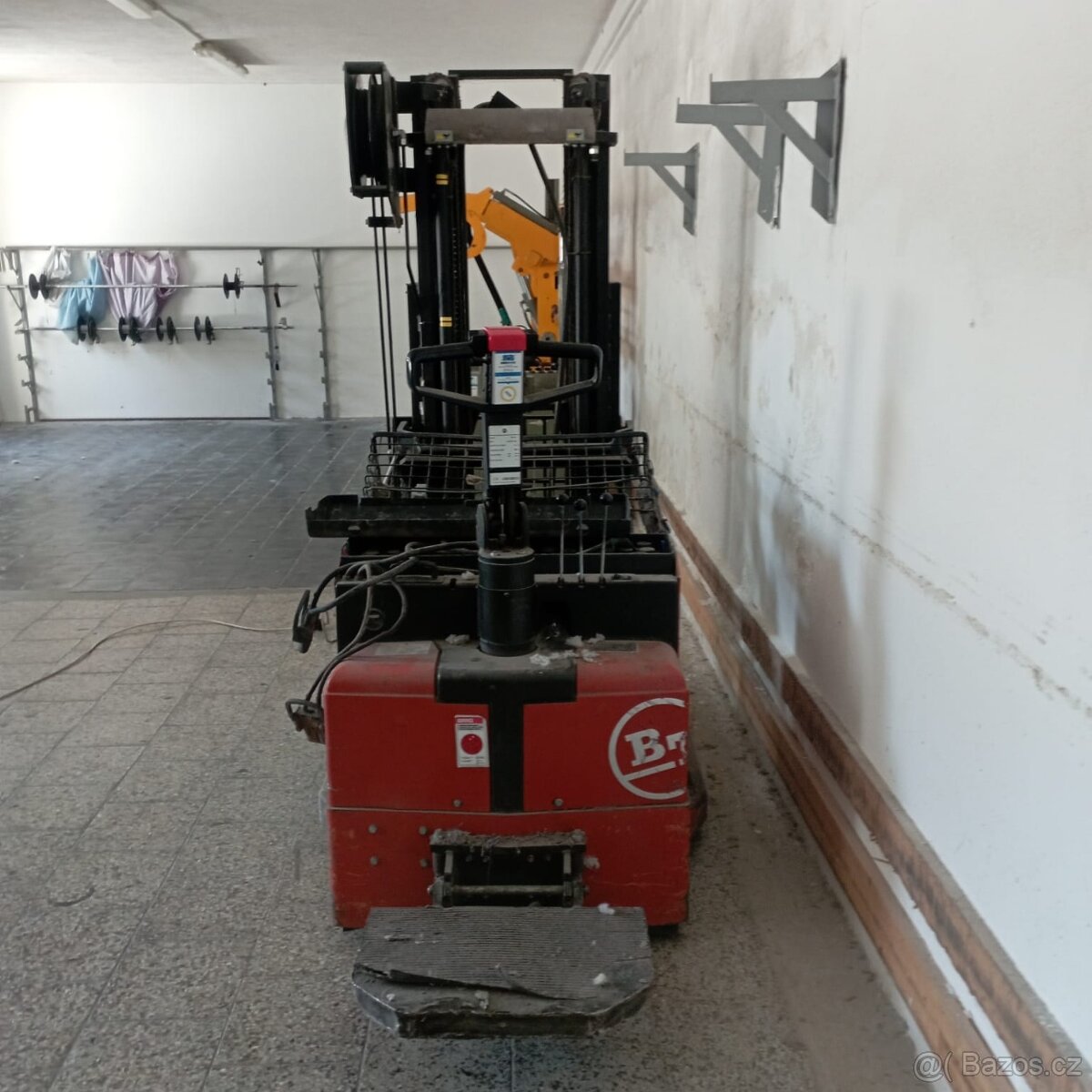 Ruční vysokozdvižný elektrický vozík BT RWE 120 - 7