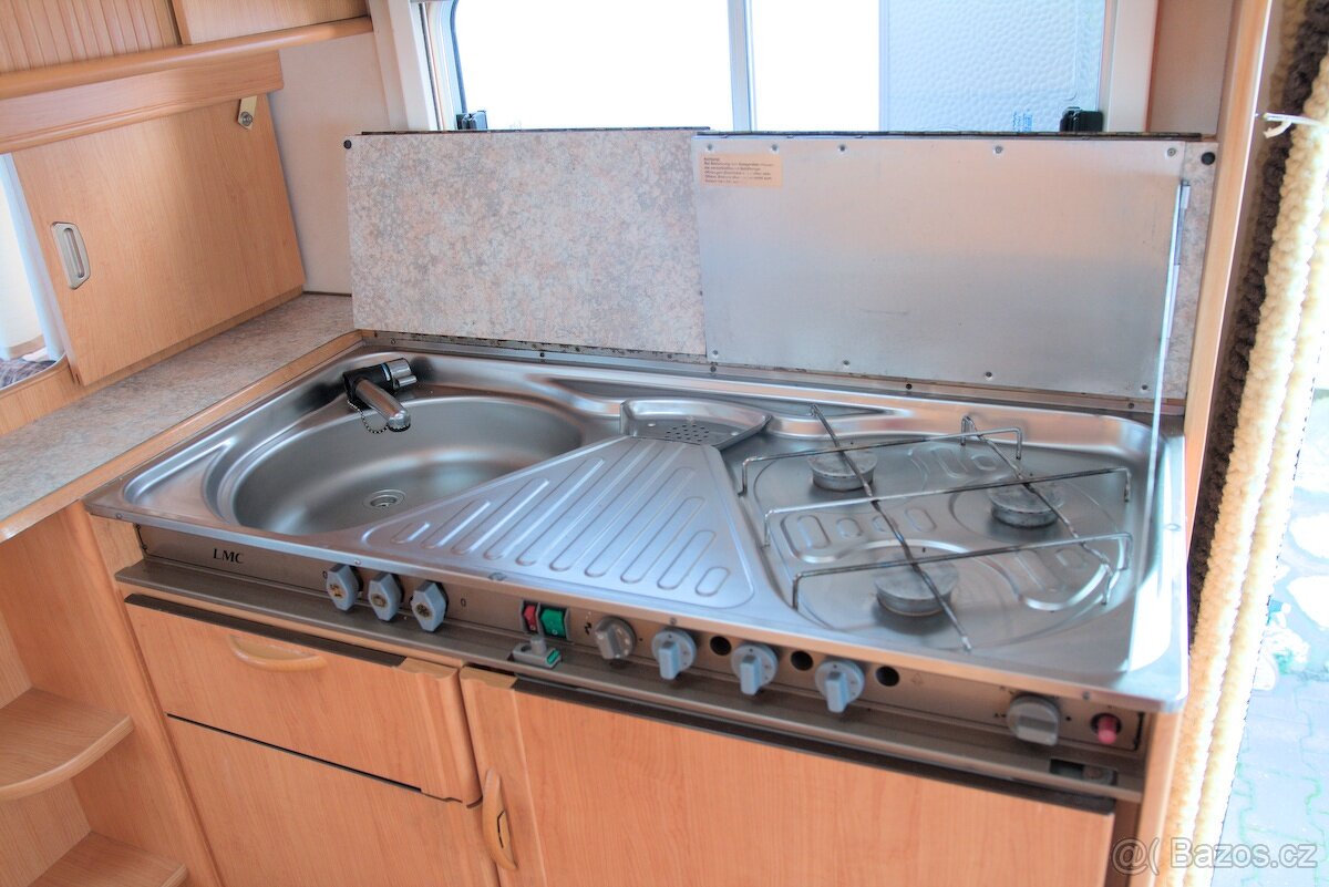 karavan obytný přívěs LMC LUXUS FAVORIT - 7