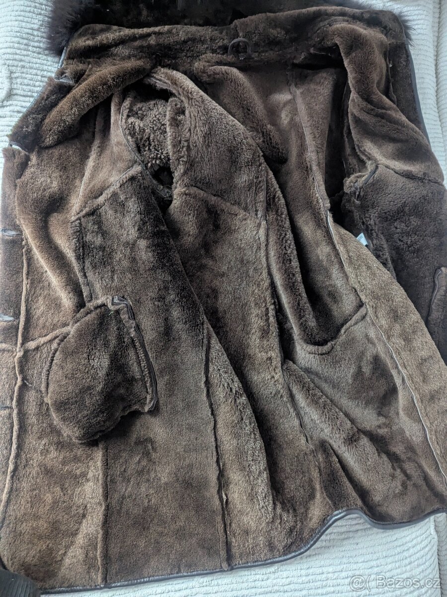 Elegantní kožich s odepínací kapucí - 7