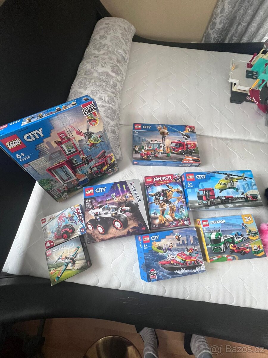 Disney hračky a Hotwheels auto, Lego - 7