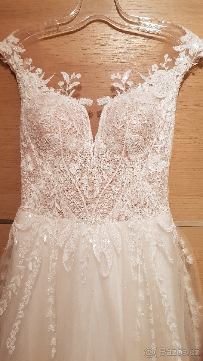 svatební šaty, ručně šité ve svatebním salónu - 7