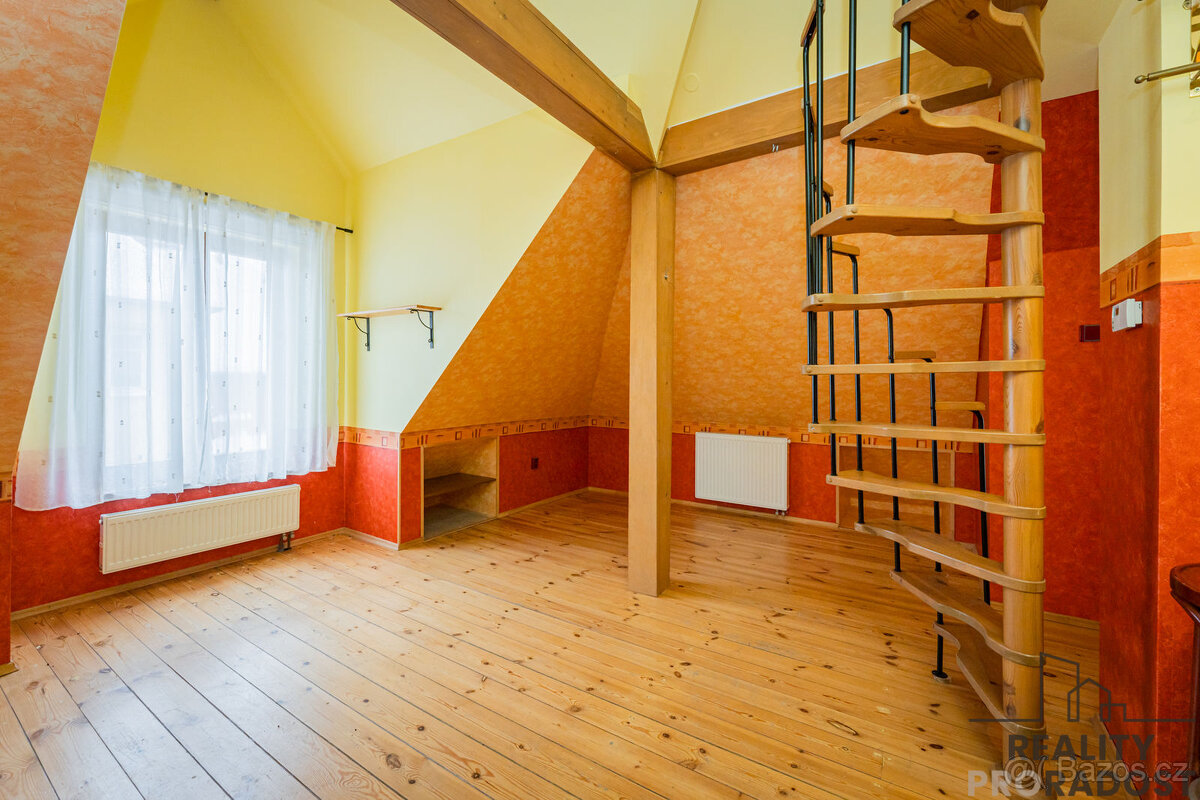 Pronájem bytu 2 + 1 o rozloze 70 m2 s terasou ve vile v Tepl - 7