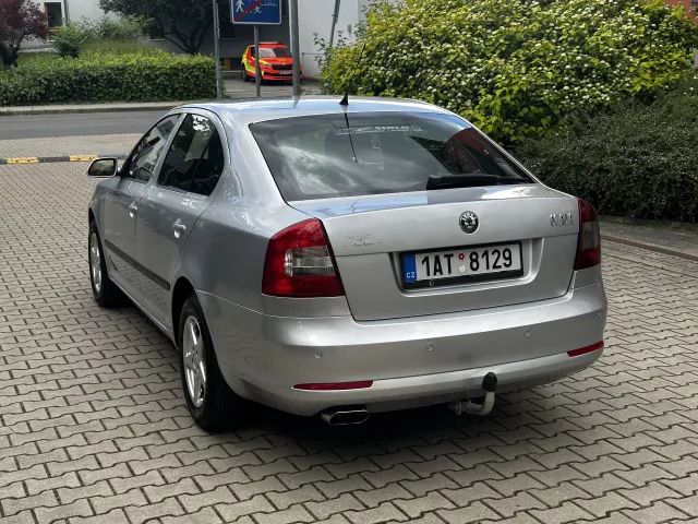 Škoda Octavia II 1.6 16V Facelift Kůže ALU kola Tažné - 7