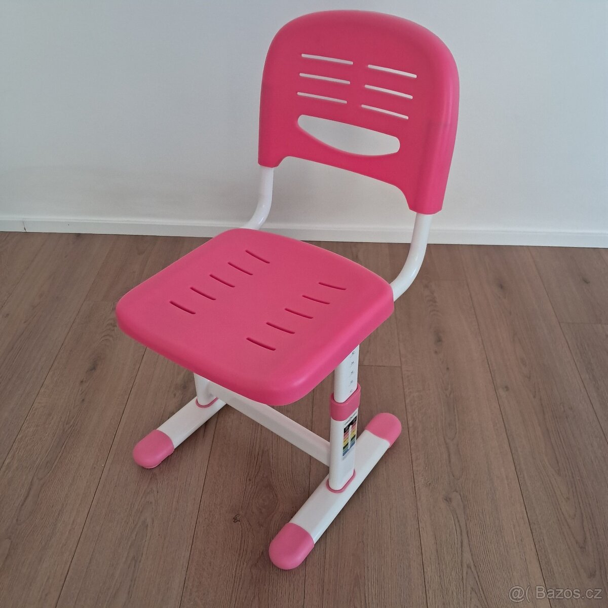 Prodám Tommi dětský psací stůl - 7