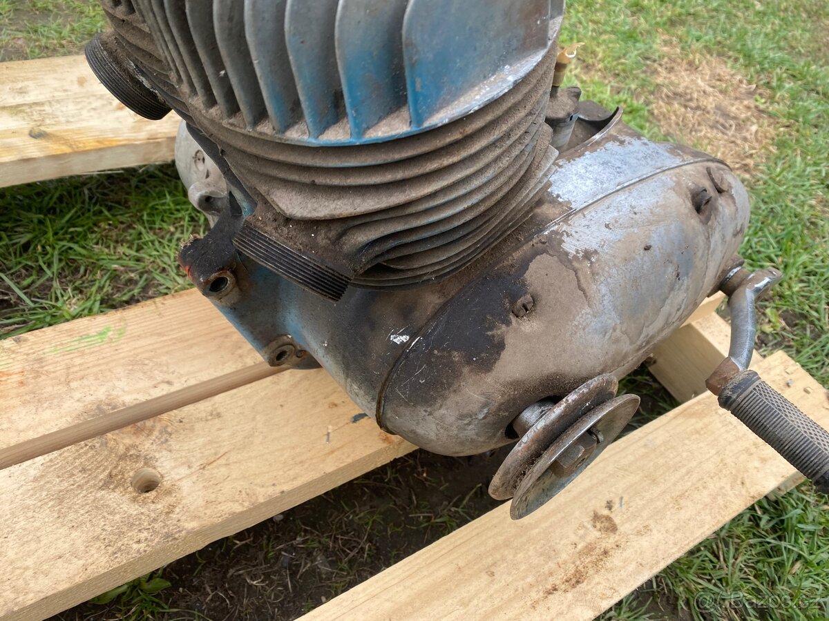 Motor velorex 350 - 7