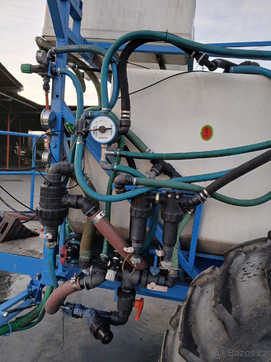 3000l Tažený postřikovač INUMA 3024 - 7