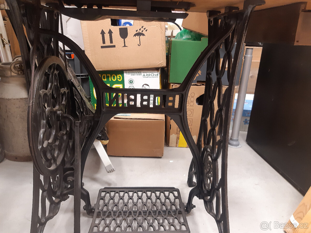 Krásný šicí stroj Bobbin - 7