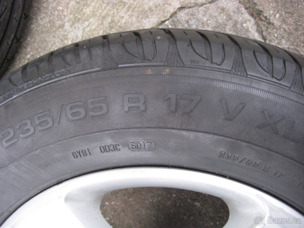 Alu disky s letním pneu originál VW R 17 - 7