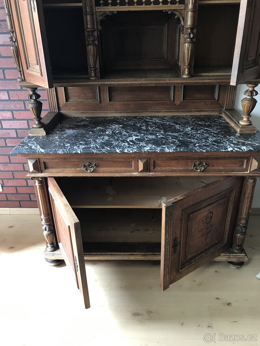 Starožitný kredenc - 7