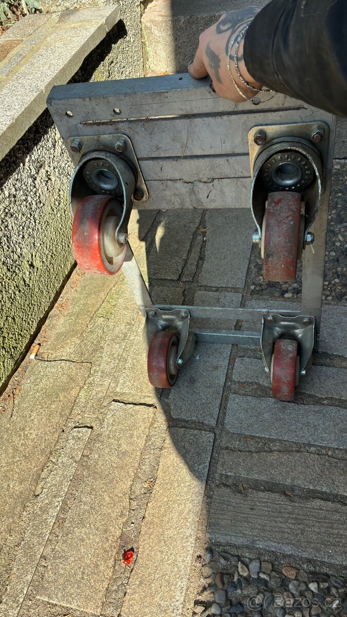 🧰 Kovové přepravní vozíky / plošiny s otočnými kolečky - 7