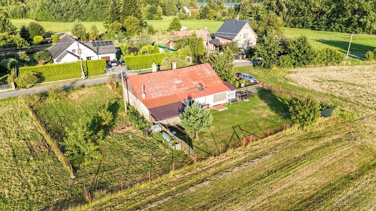 Prodej stavebního pozemku s rodinným domem v Lučině - 7