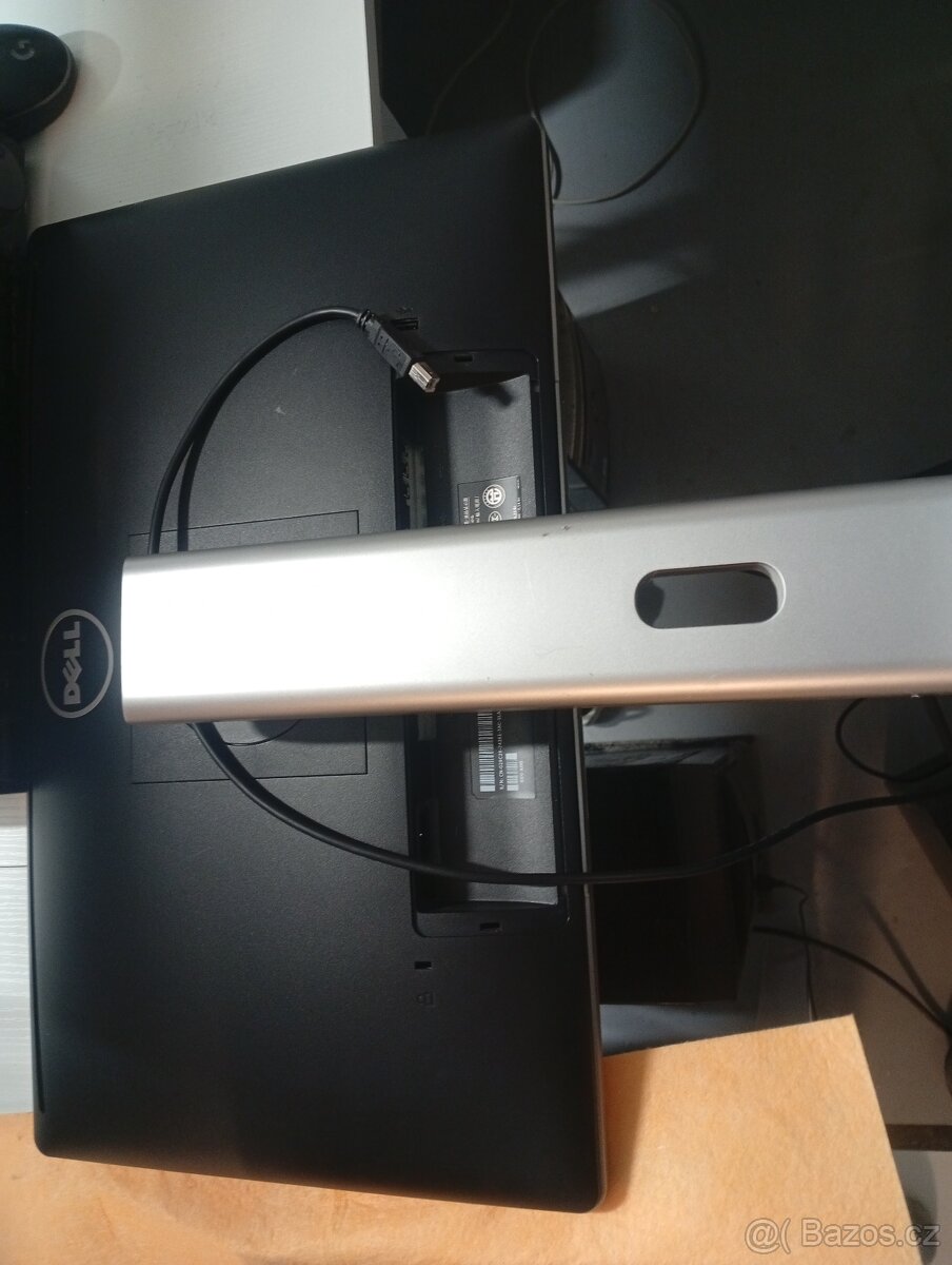 Dell Vostro sestijadrovy Intel osmé generace - 7