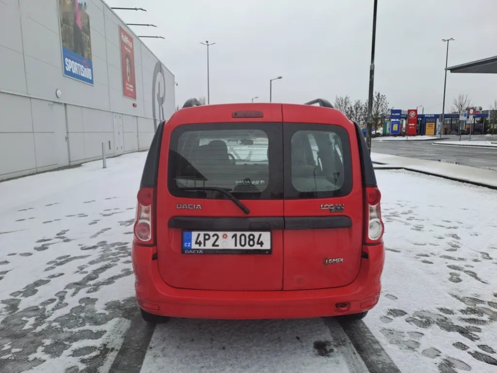 Dacia Logan, 1.6i 1.MAJ 7MÍSTNÉ SPOLEHLIVÉ - 7