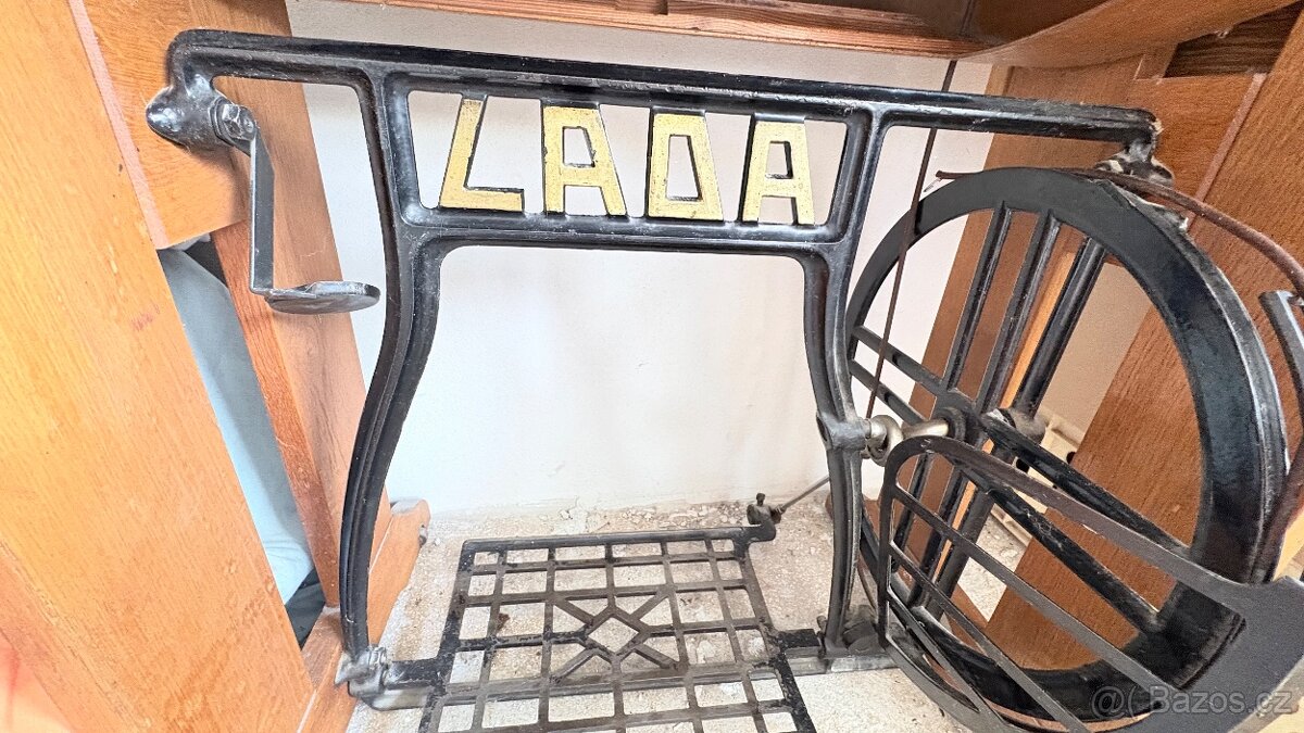 Šicí stroj LADA - 7