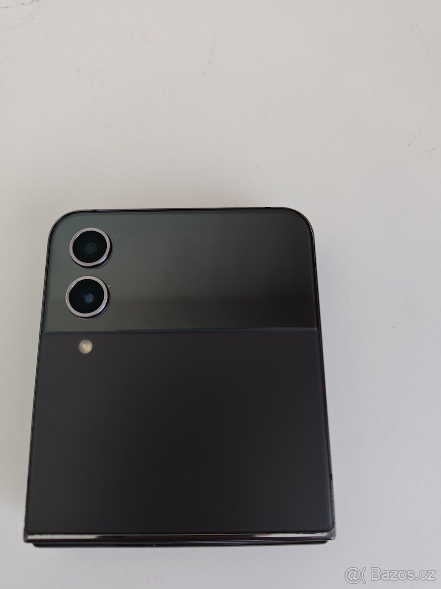 Samsung Galaxy Z Flip 4 - 7
