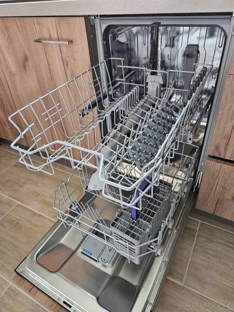 Vestavná myčka Beko 45 cm - 7