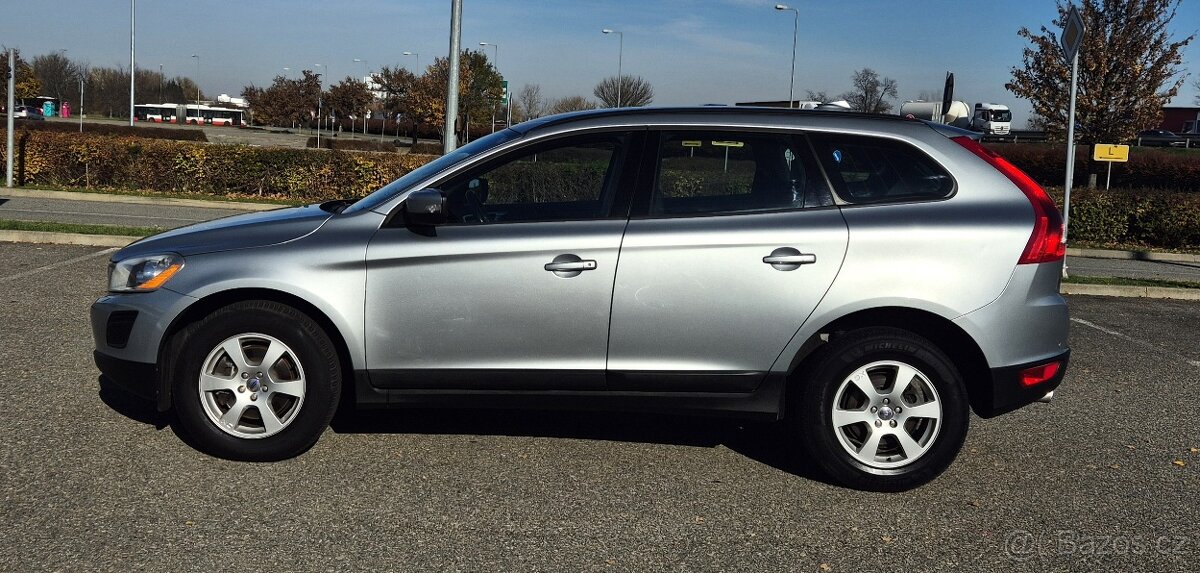 VOLVO XC60 2.4D 5 VÁLEC 4x4 MANUAL 1 MAJITELKA PARK SENZORY - 7
