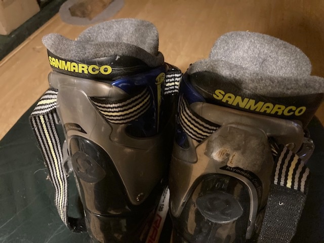 Prodám juniorský set boty + lyže - 7