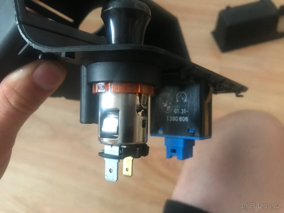 Přední prostřední uložený prostor BMW E36 - 7