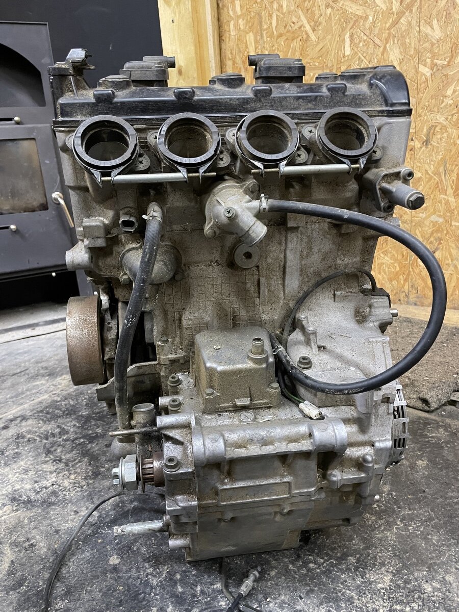 Suzuki GSX-R 1000 K4 díly motoru - 7