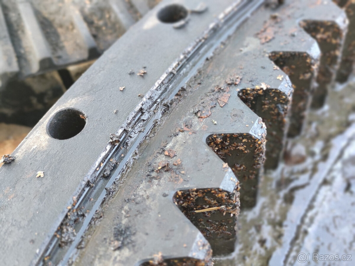 JCB JS200LC - podvozek - 7