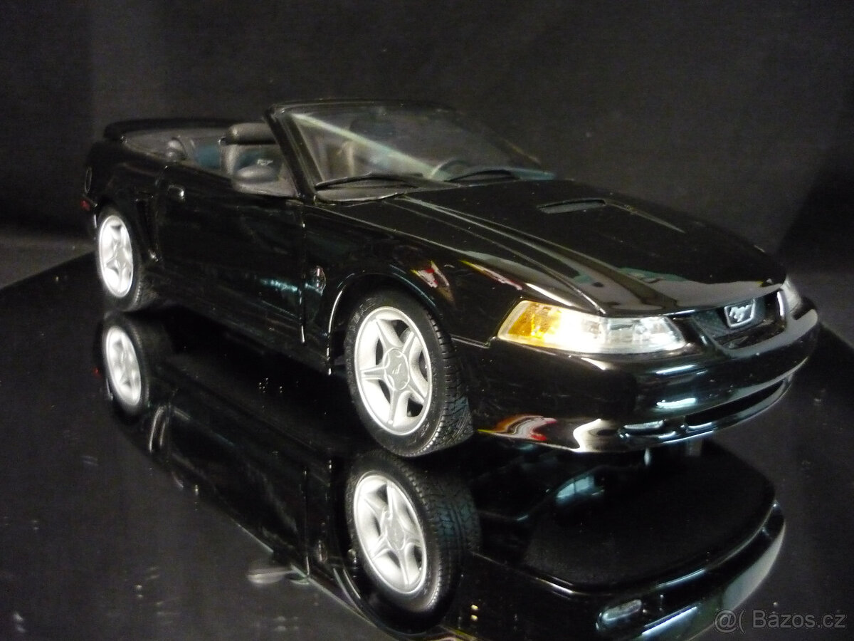 Ford Mustang GT 1999 Convertible Maisto 1/18 - 7
