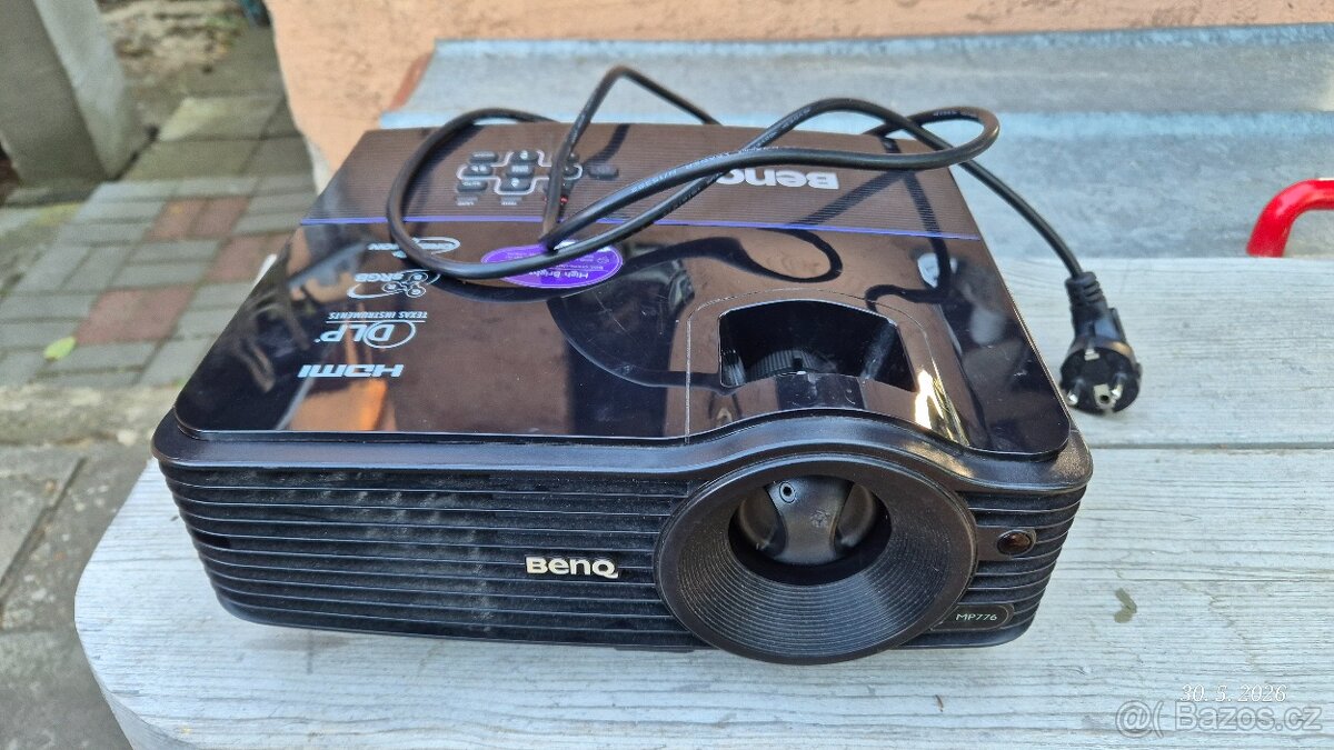 2x Projektor Panasonic a Benq - 7