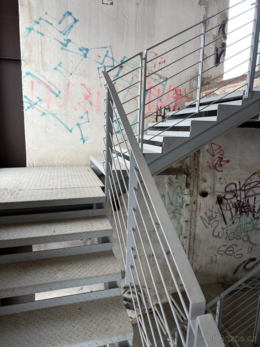 Prodám nové protipožární schodiště - 7