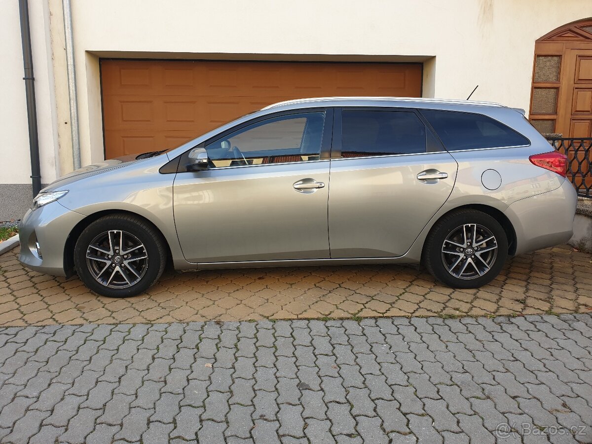 TOYOTA AURIS kombi 1,6i 97KW KAMERA 8xKOLA - 7