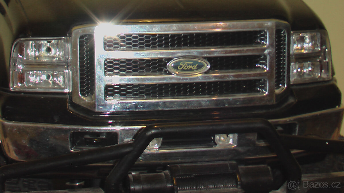 KRÁSNÉ DVĚ AUTA - JEEP a FORD - 7