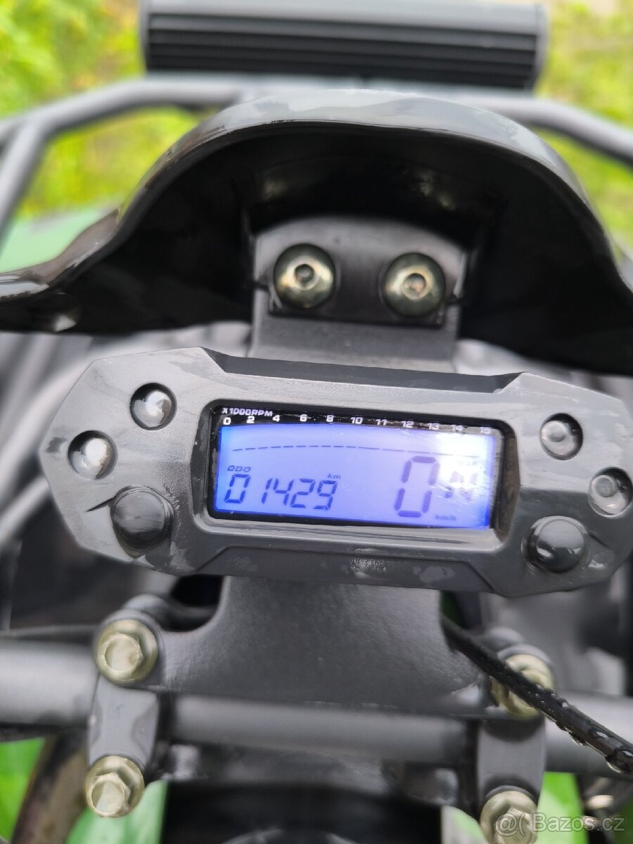 Dobrý den, prodám 4T čtyřkolku o obsahu 150ccm 8,5kw - 7