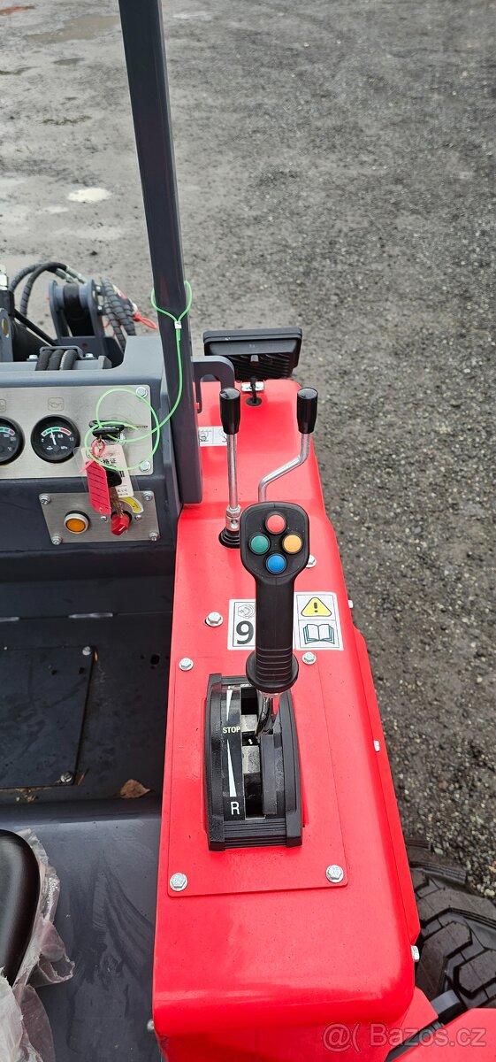 Kolový nakladač SDLOOL S30 Avant Multione - 7