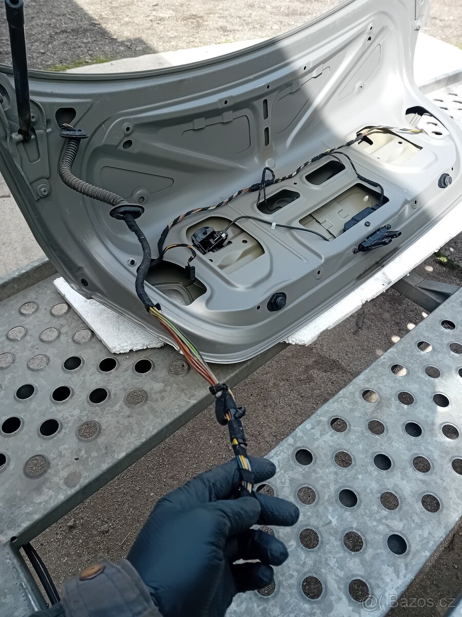 Víko kufru BMW e90 r.v 2008 kod barvy A53 - 7