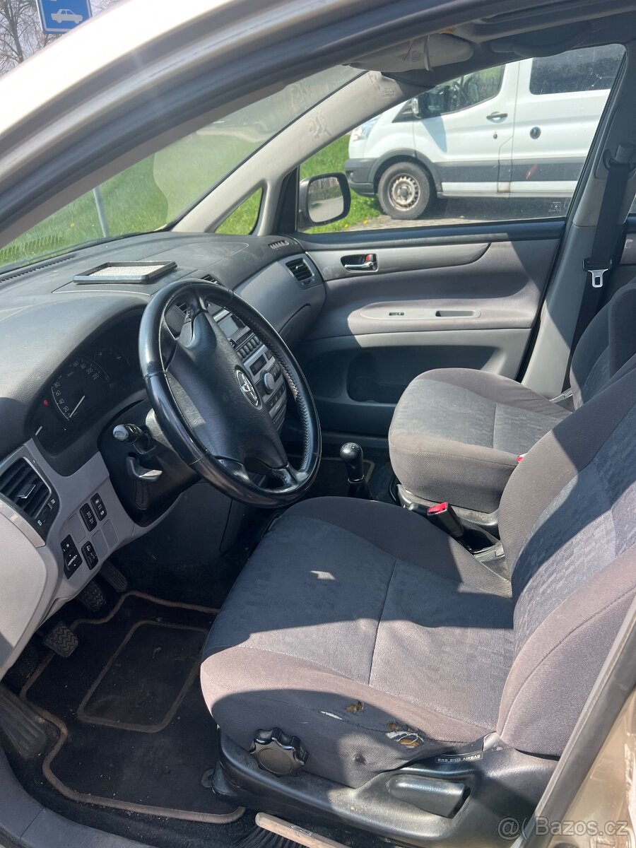Toyota avensis - 7