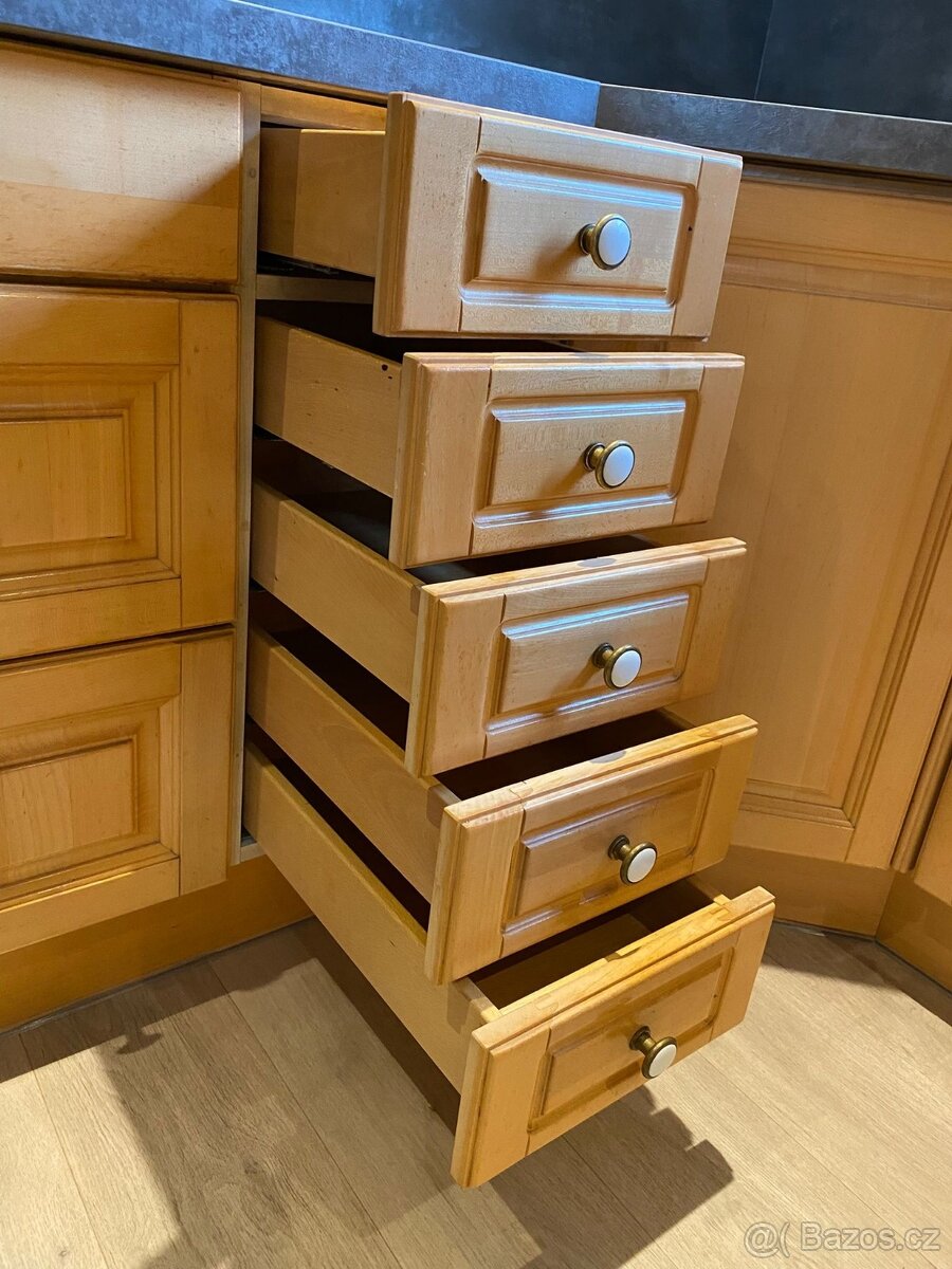 Masivní kuchyňská linka z Německa se spotřebiči - 7