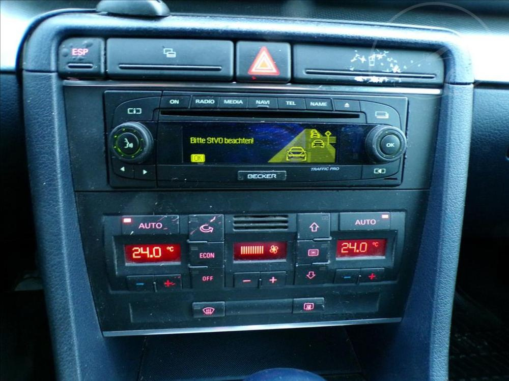 Audi A4 2,0 i AUTOMAT,TAŽNÉ ZAŘ. - 7