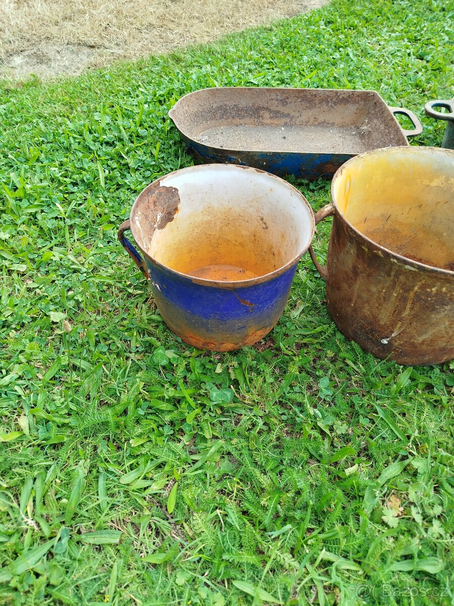 Staré litinové hrnce a pekáče - 7