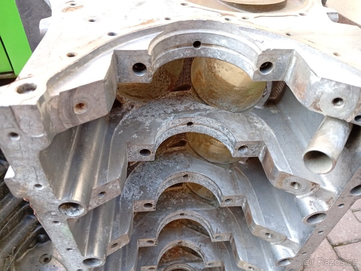 V12 blok - Top Gear stolek, BMW M70 E32 750iL, E31 850i - 7