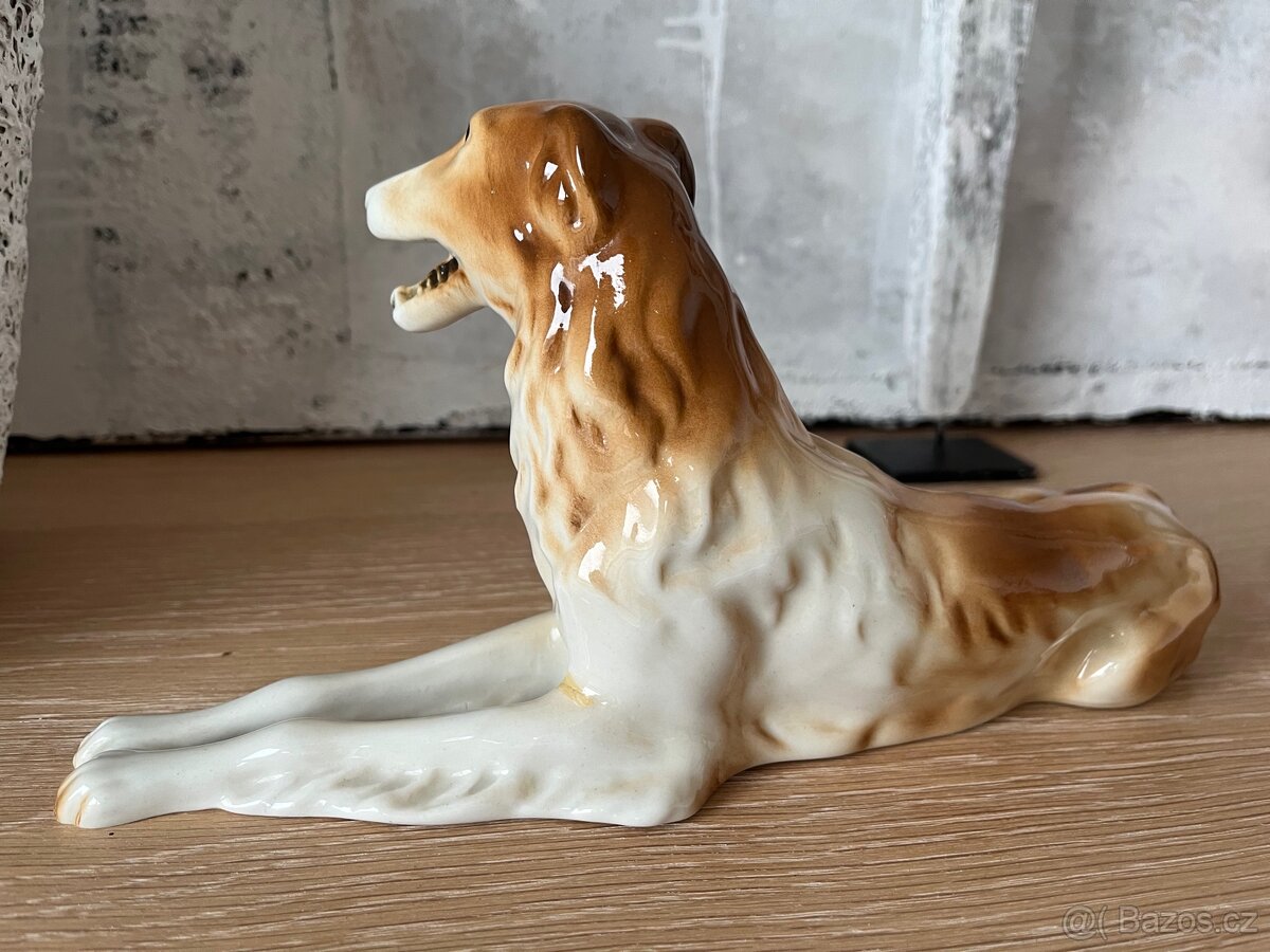 Royal Dux, Porcelánová soška - ležící chrt - 7