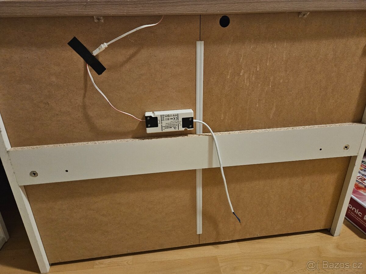 Zrcadlová skříňka Naturel Stilla + LED 80x60 cm - 7